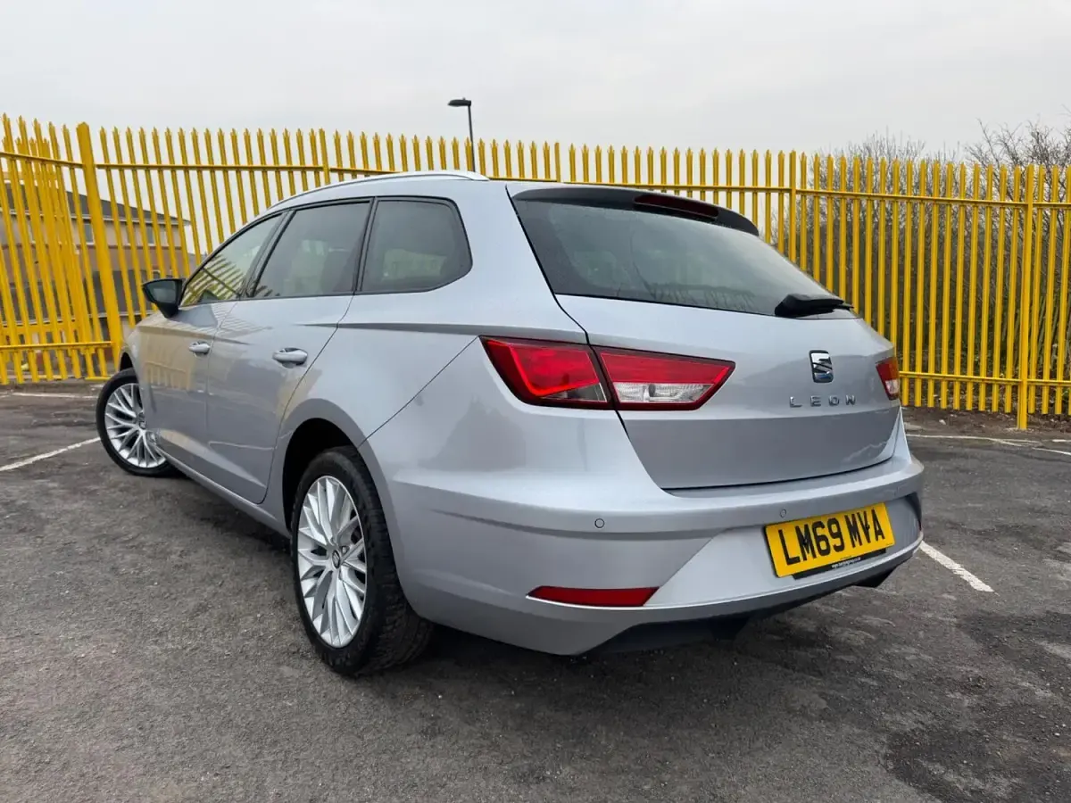 Used Seat Leon SE Dynamic 115 HP (84 kW) 2020 Silver Estate