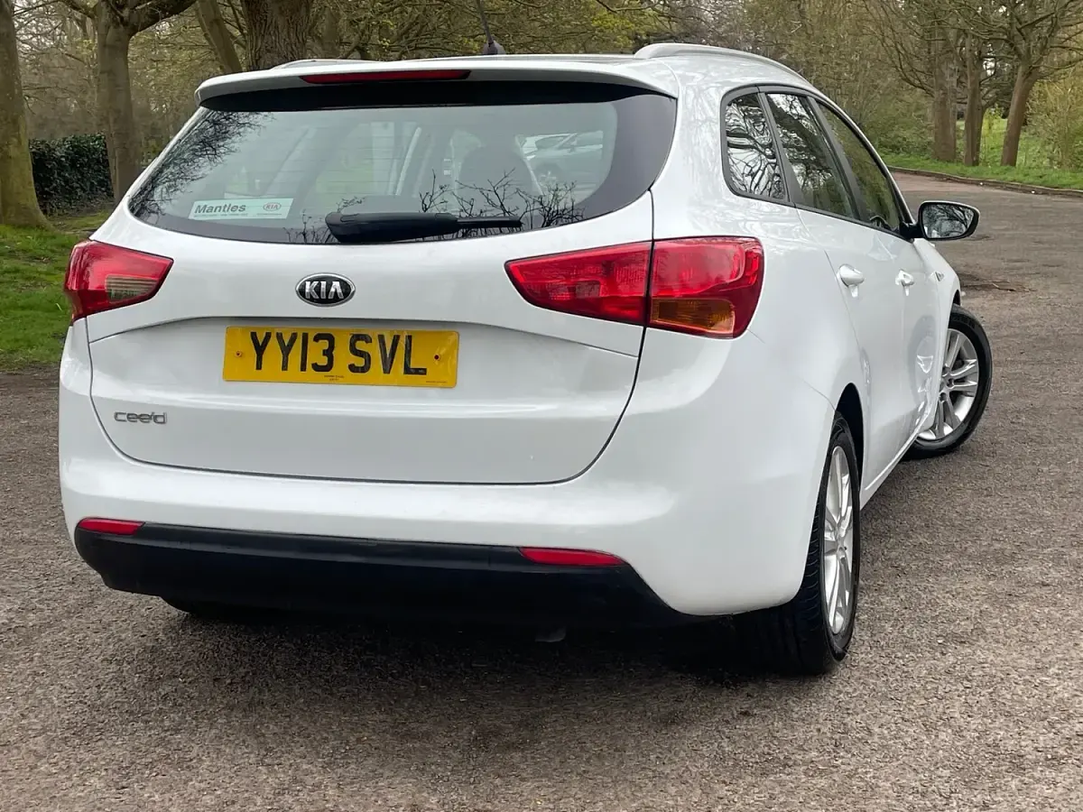 Used Kia Ceed 2013 White Hatchback
