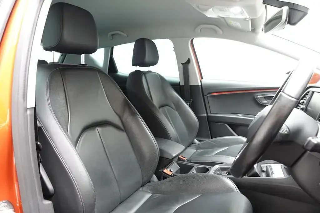 Used Seat Leon XCELLENCE 150 HP (110 kW) 2019 Orange Hatchback