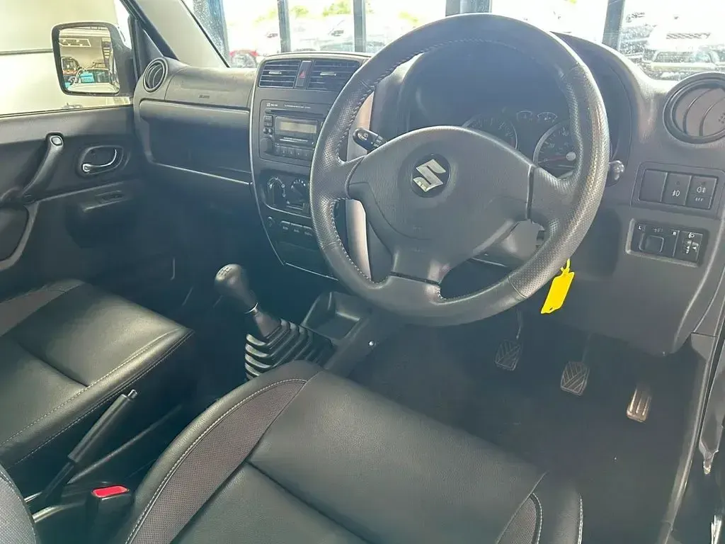 Used Suzuki Jimny SZ4 85 HP (62 kW) 2011 Black SUV