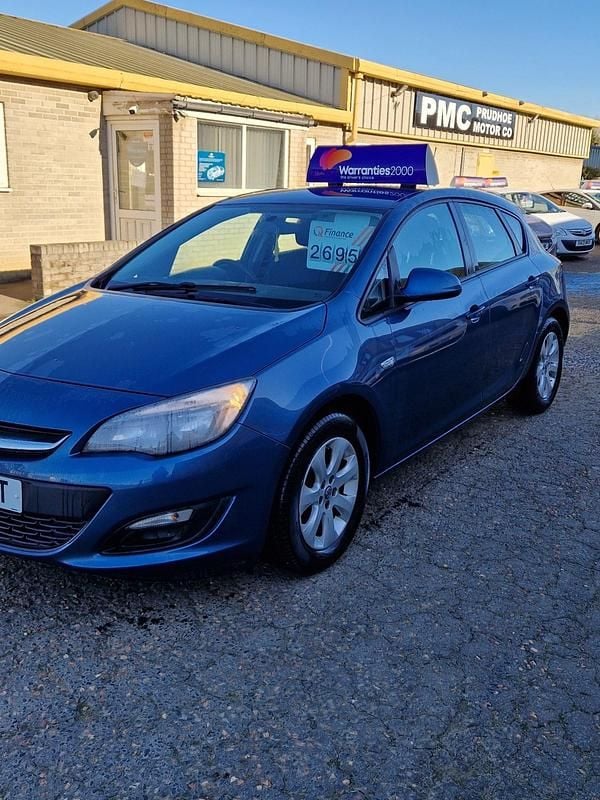 Used Vauxhall Astra Design Edition 2015 Blue Hatchback