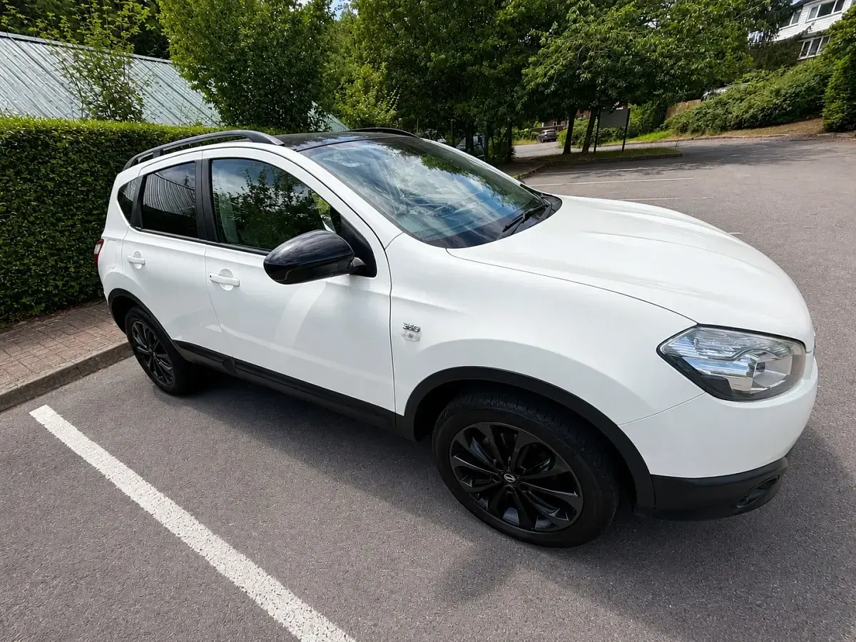 Used Nissan Qashqai 360º 117 HP (86 kW) 2013 White SUV