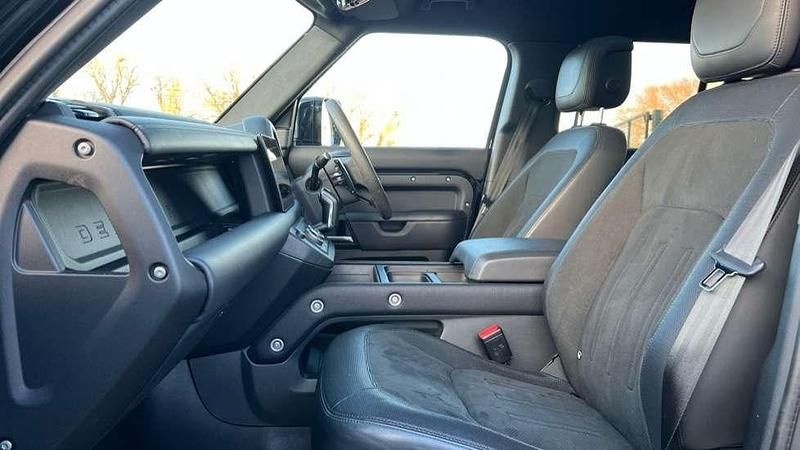 Używany Land Rover Defender 525 KM (386 kW) 2021 Czarny SUV