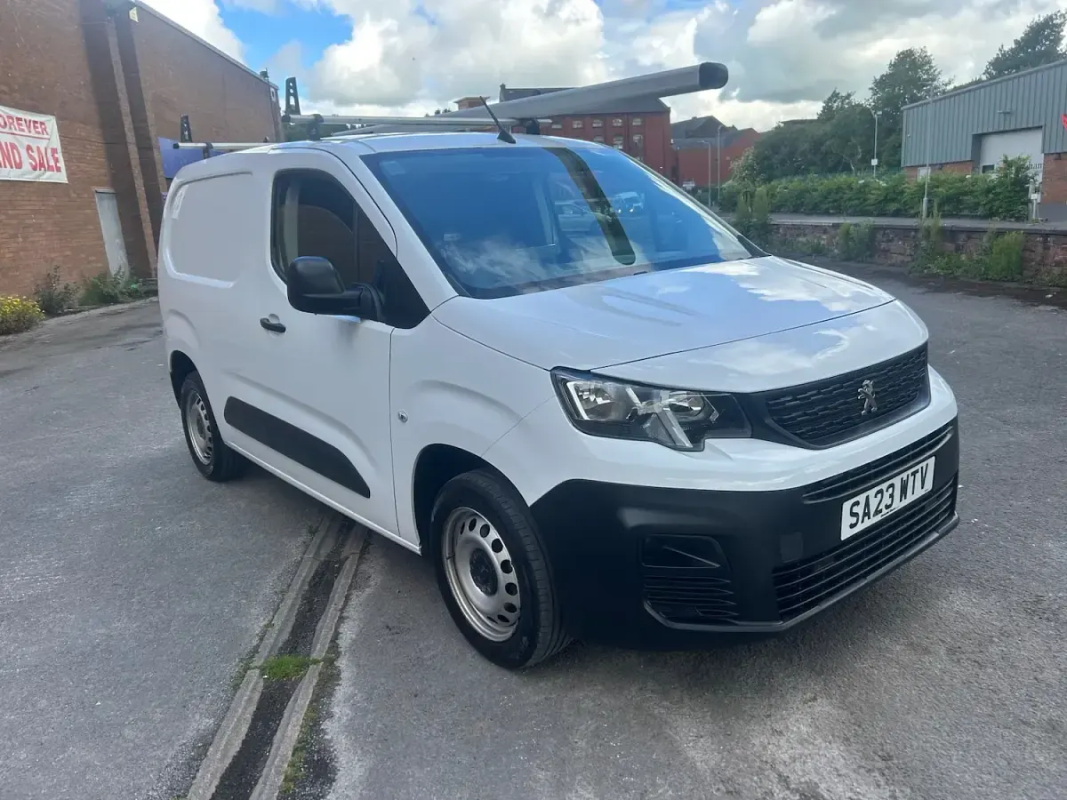 Used Peugeot Partner Premium 131 HP (96 kW) 2023 White MPV