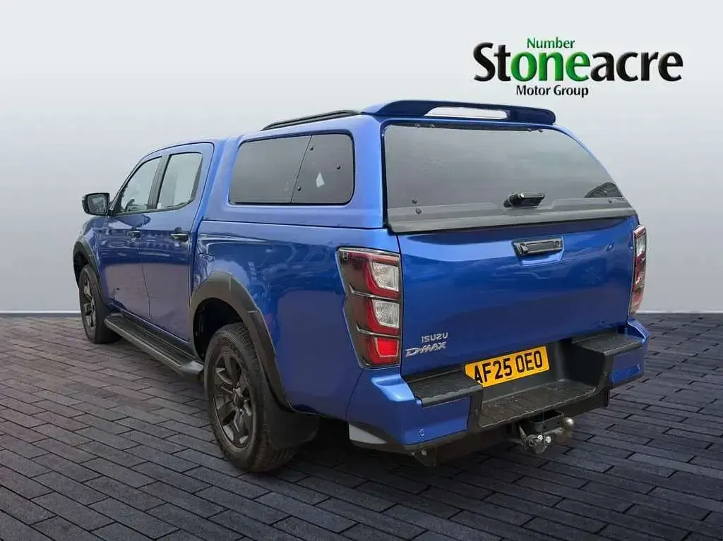 Used Isuzu D-Max 161 HP (118 kW) 2025 Blue Pickup