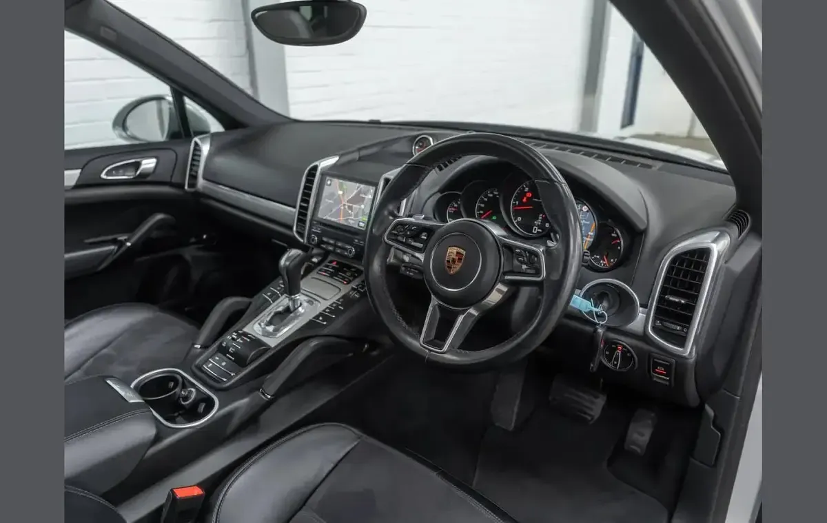 Używany Porsche Cayenne Platinum Edition 258 KM (189 kW) 2017 Srebrny SUV