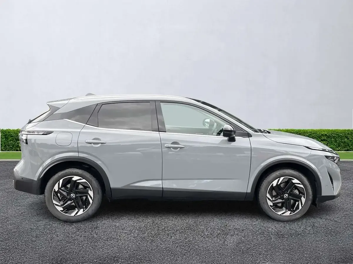 Used Nissan Qashqai N-Connecta 190 HP (139 kW) 2025 Grey SUV