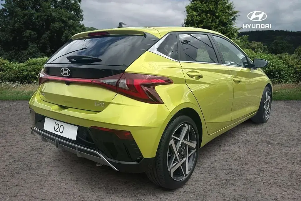 Used Hyundai i20 Premium 99 HP (72 kW) 2025 Green Hatchback