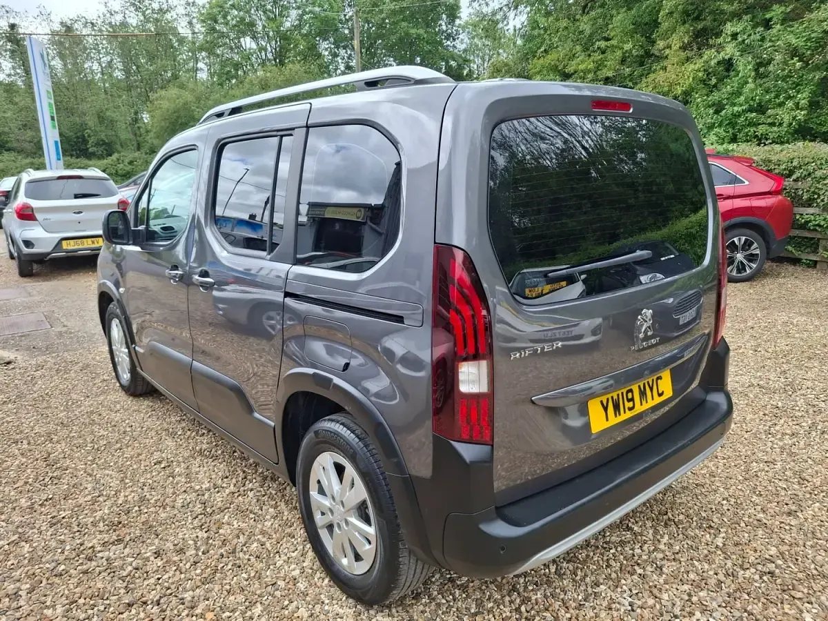 Second-hand Peugeot Rifter Allure 131 CP (96 kW) 2019 Gri Monovolum