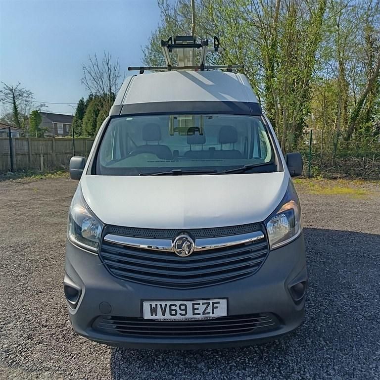 Used Vauxhall Vivaro 125 HP (91 kW) 2019 White MPV