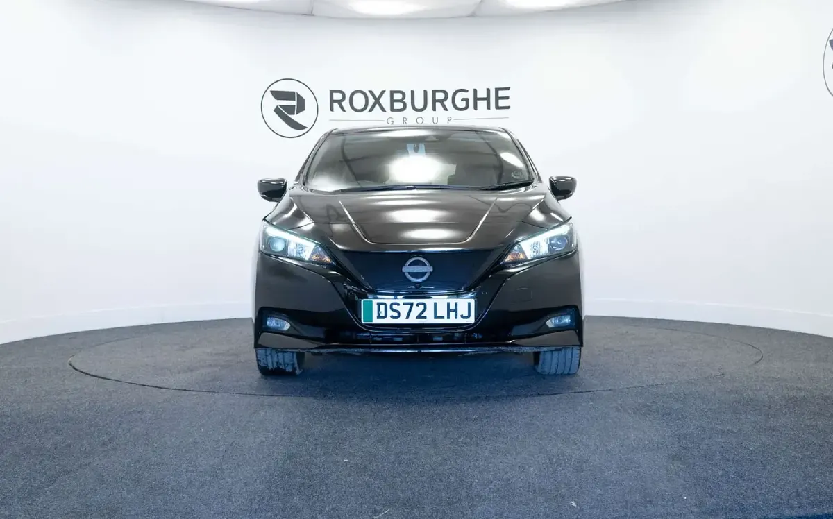 Begagnad Nissan Leaf N-Connecta 110 kW (150 HK) 2022 Svart Halvkombi