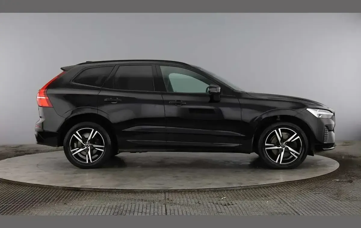 Used Volvo XC60 R-Design 194 HP (142 kW) 2022 Black SUV