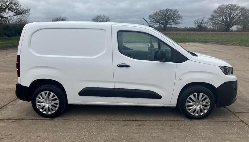 Used Peugeot Partner 2021 White MPV