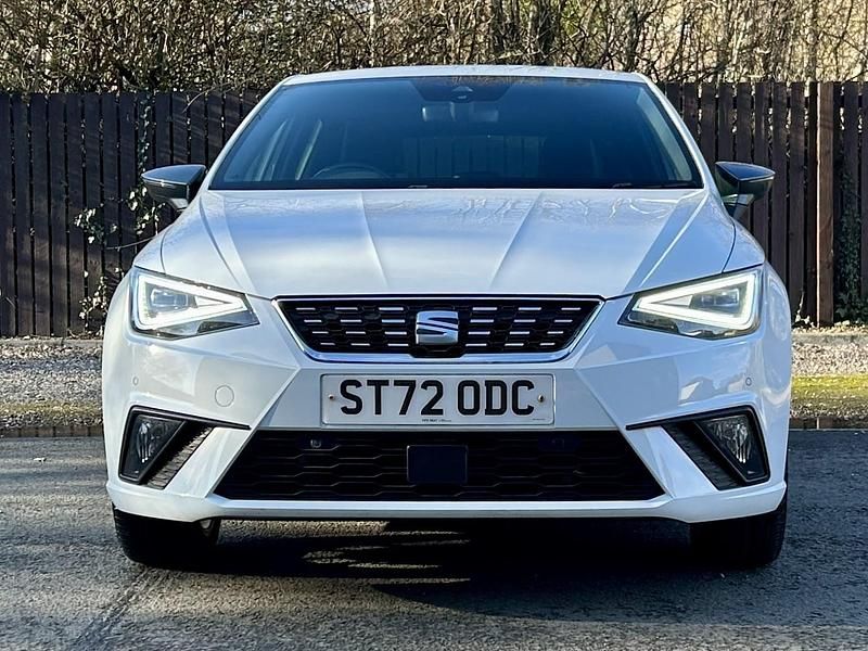Usado Seat Ibiza XCELLENCE Lux 108 CV (79 kW) 2022 Blanco Utilitario