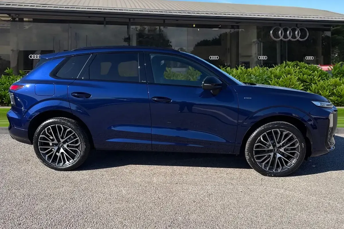 Używany Audi Q3 Advanced 272 KM (200 kW) 2026 Niebieski SUV
