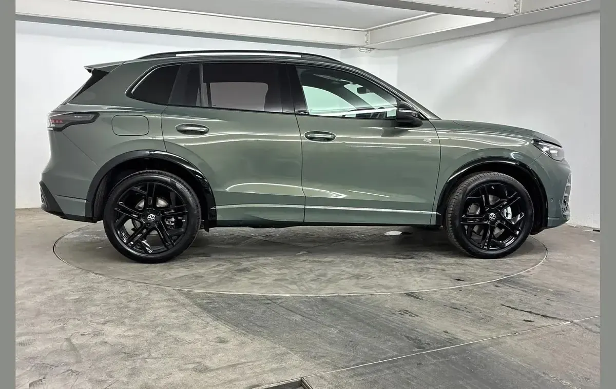 New VW Tiguan Black Edition 147 HP (108 kW) 2026 Green SUV
