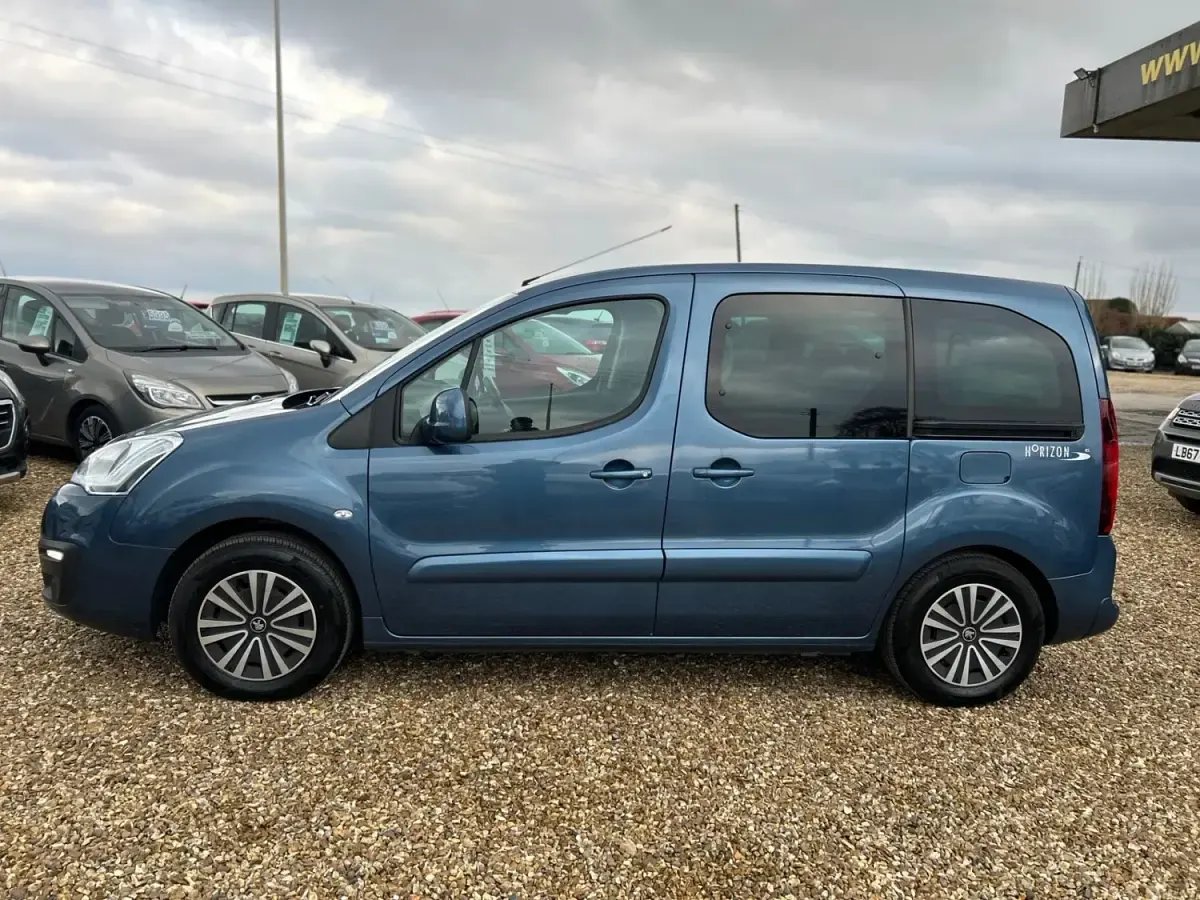 Gebraucht Peugeot Partner Tepee Active 98 PS (72 kW) 2016 Blau Van / Kleinbus