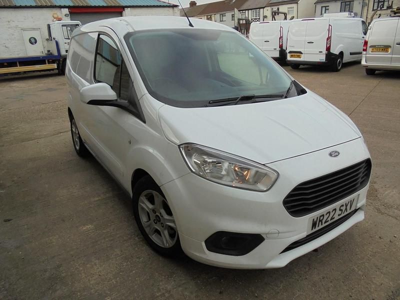 Begagnad Ford Transit Limited 100 HK (73 kW) 2022 Vit Van