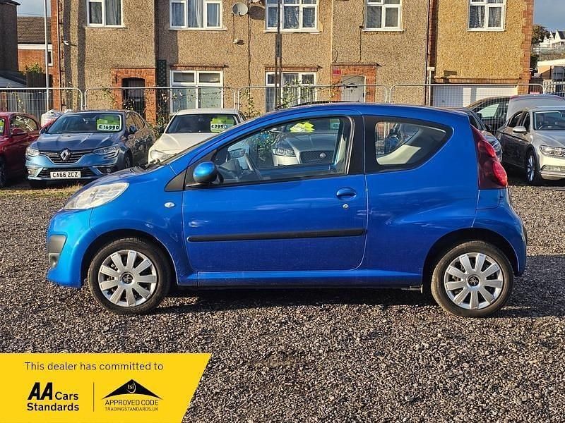 Used Peugeot 107 Active 68 HP (50 kW) 2013 Blue Hatchback