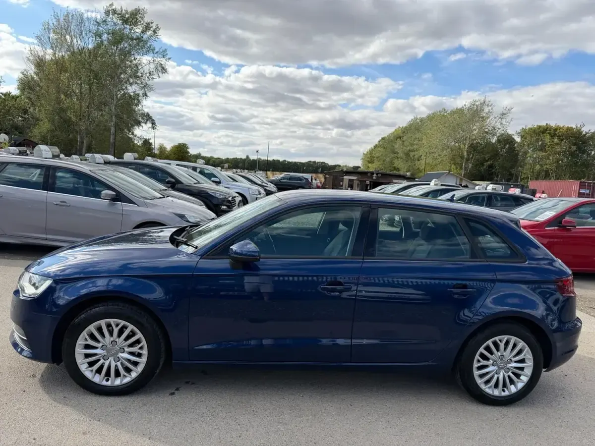 Used Audi A3 Performance 150 HP (110 kW) 2015 Blue Hatchback