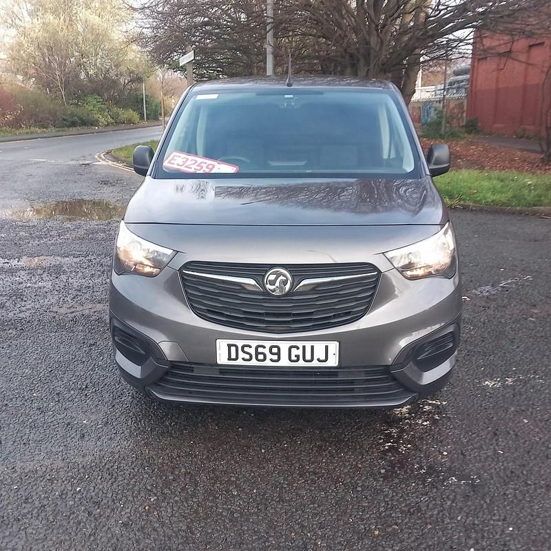 Second-hand Vauxhall Combo Sportive 75 CP (55 kW) 2019 Gri Van