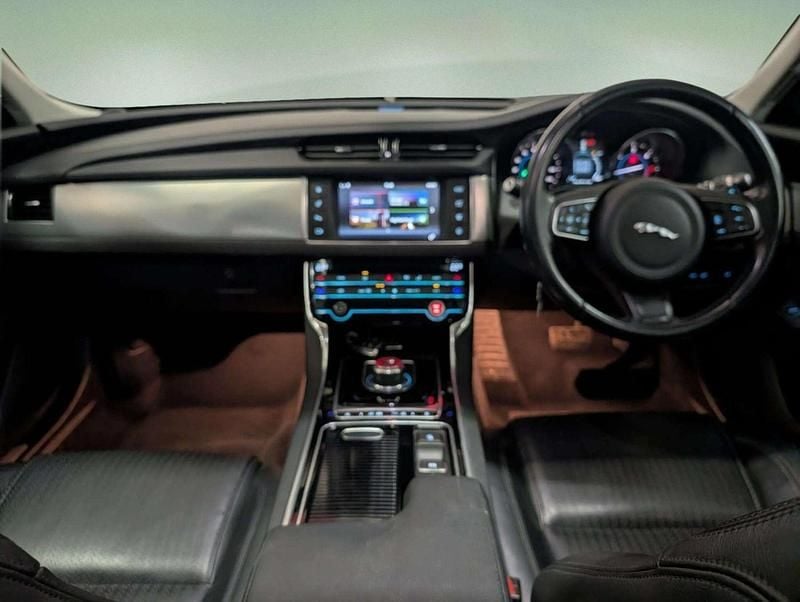 Used Jaguar XF Prestige 163 HP (119 kW) 2018 Silver Sedan