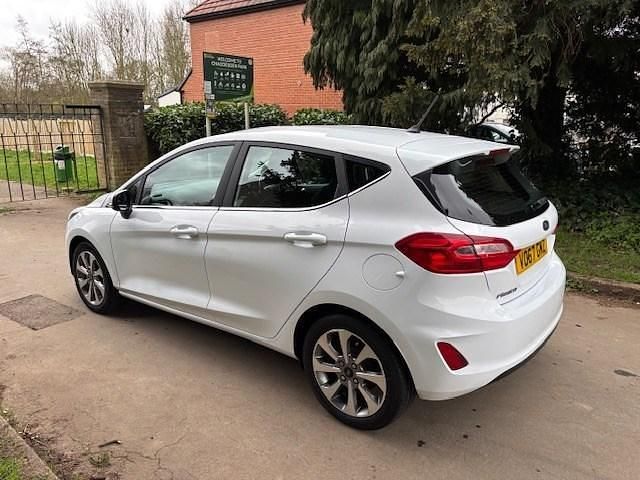 Used Ford Fiesta Zetec 100 HP (73 kW) 2017 White Hatchback