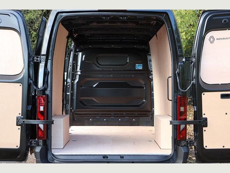 New Renault Master 2026 Black MPV