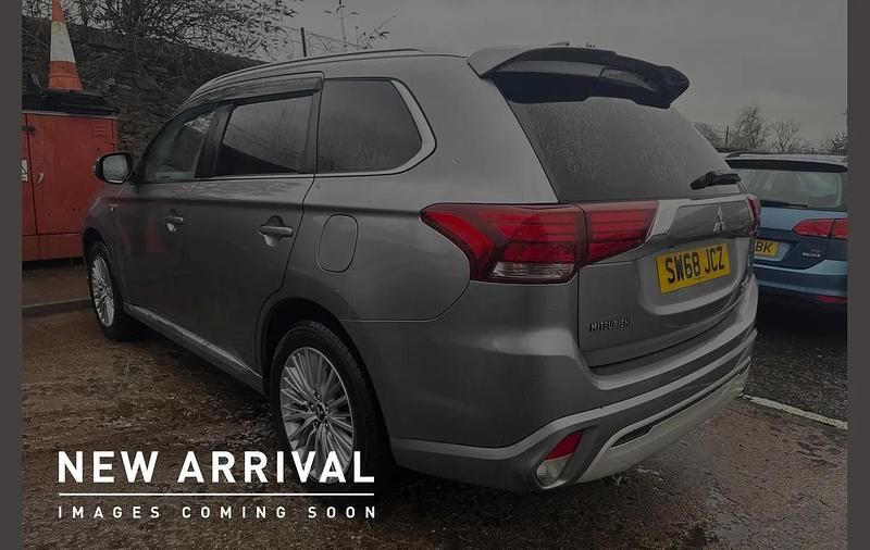 Used Mitsubishi Outlander P-HEV 174 HP (127 kW) 2018 Grey SUV