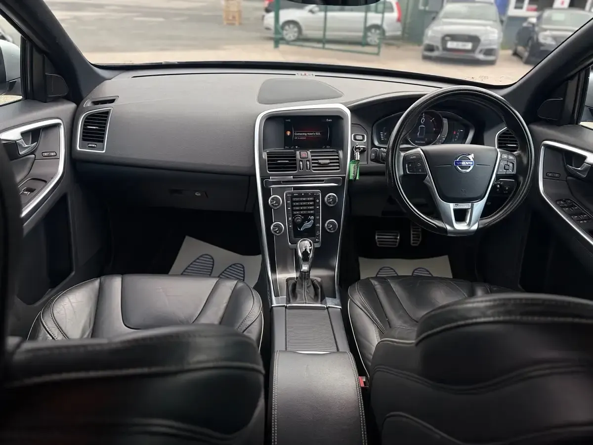 Used Volvo XC60 R-Design 190 HP (139 kW) 2016 Grey SUV