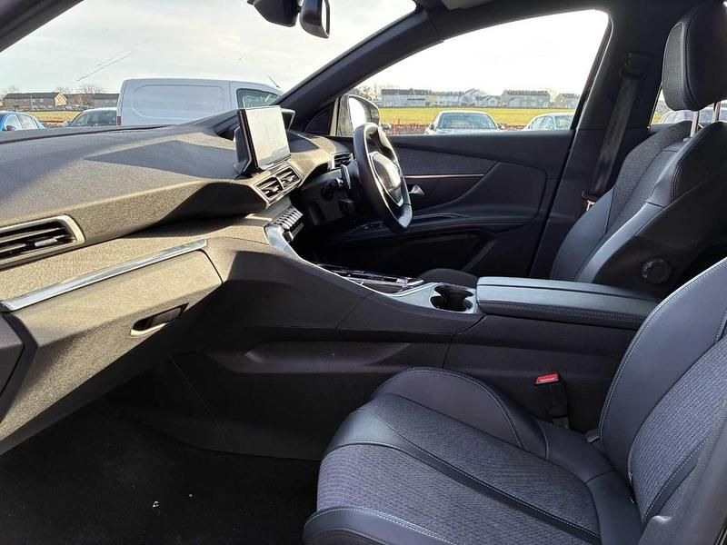 Used Peugeot 3008 Allure+ 134 HP (98 kW) 2023 Black SUV