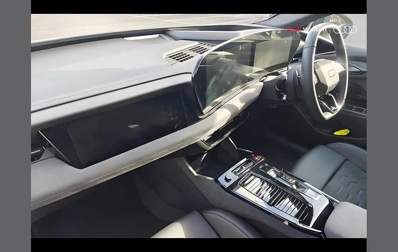 New Audi e-tron Comfort 310 kW (422 HP) 2025 White SUV