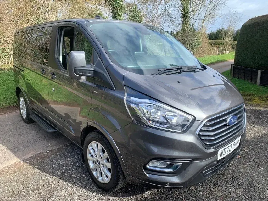 Begagnad Ford Tourneo Custom Titanium 130 HK (95 kW) 2021 Grå Van