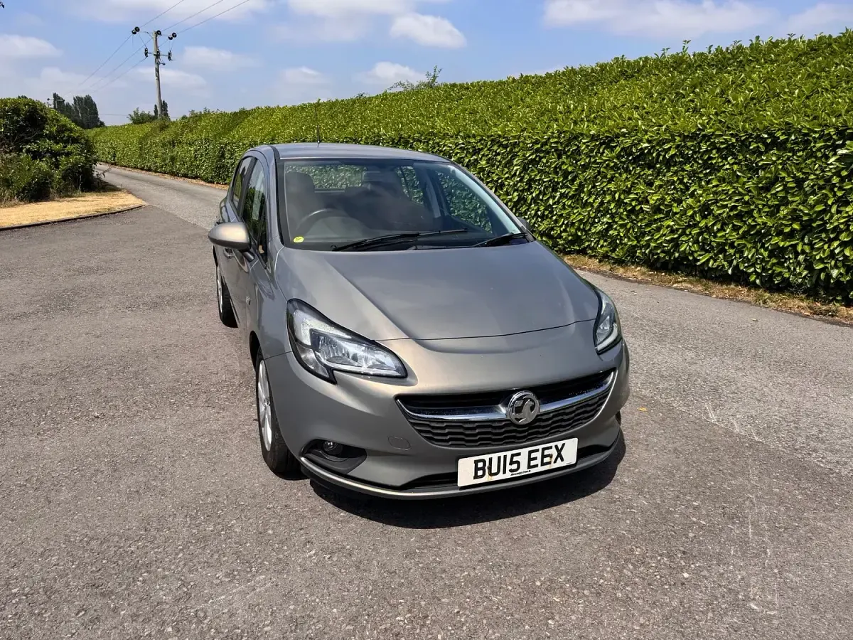 Used Vauxhall Corsa Design Edition 90 HP (66 kW) 2015 Brown Hatchback