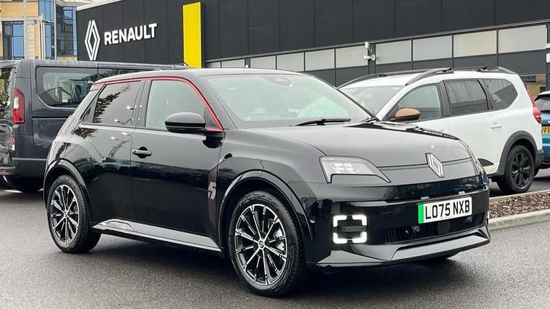 Additional special twotone metallic diamond black + red roof line New 2025 Renault R5 Iconic Hatchback | £23,680 (Fair price) - Image 1/1