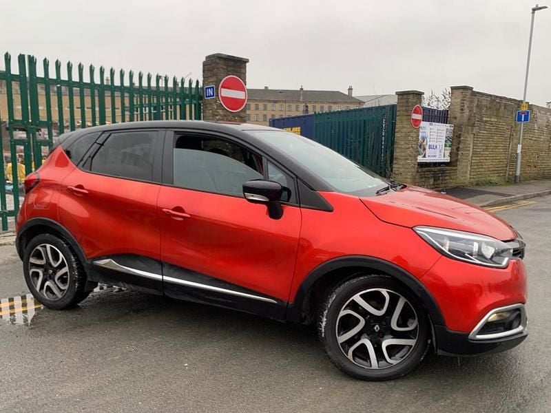 Used Renault Captur Signature 2015 Red SUV