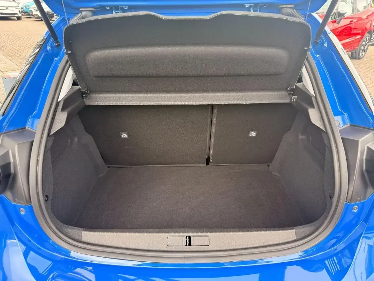 Used Vauxhall Corsa Design Edition 74 HP (54 kW) 2023 Blue Hatchback