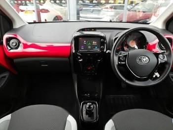 Used Toyota Aygo x-style 68 HP (50 kW) 2018 Red Hatchback