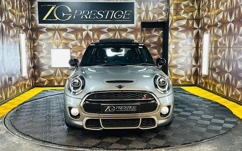 Usado Mini Cooper S Hatch 192 CV (141 kW) 2019 Plateado Utilitario