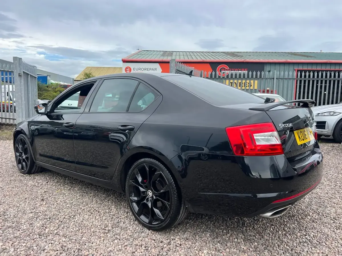 Used Skoda Octavia vRS 181 HP (133 kW) 2016 Black Estate