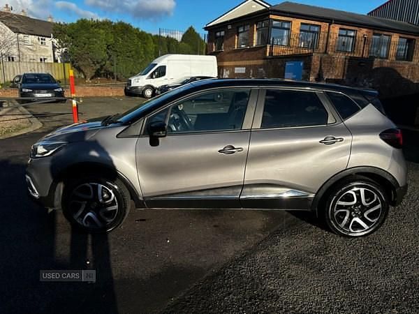 Used Renault Captur Iconic 90 HP (66 kW) 2019 Grey/black SUV
