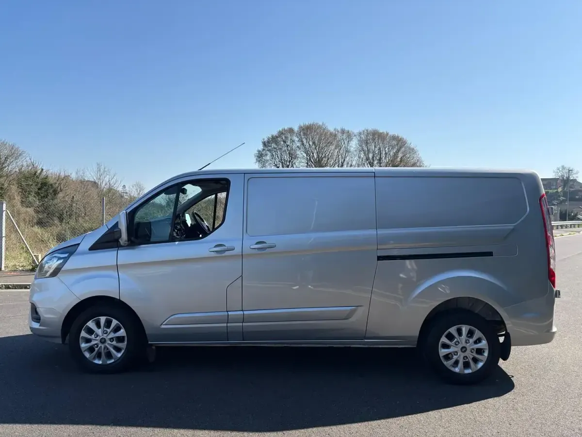 Used Ford Transit Custom Limited 130 HP (95 kW) 2022 Silver Van