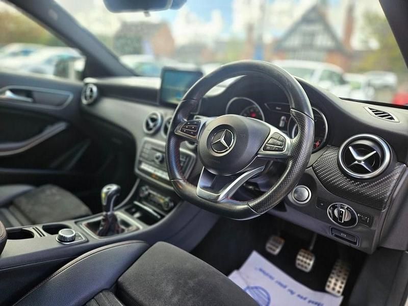 Used Mercedes A180 Executive 109 HP (80 kW) 2017 White Hatchback