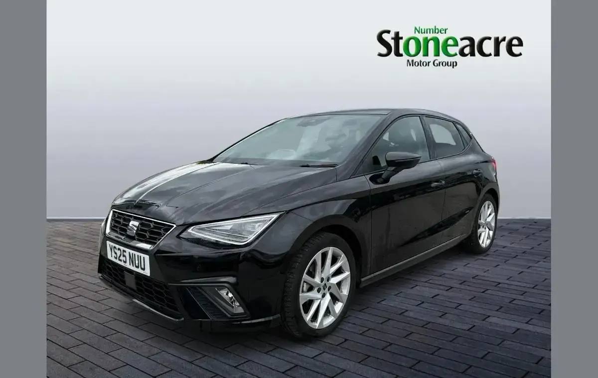Usado Seat Ibiza FR 113 CV (83 kW) 2025 Negro Utilitario