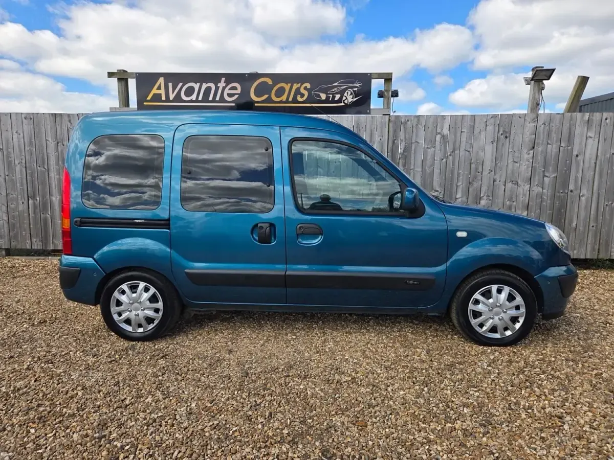 Usado Renault Kangoo Expression 106 CV (77 kW) 2008 Azul Monovolumen