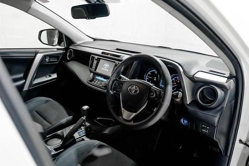 Used Toyota RAV4 Business Edition 197 HP (144 kW) 2016 White SUV