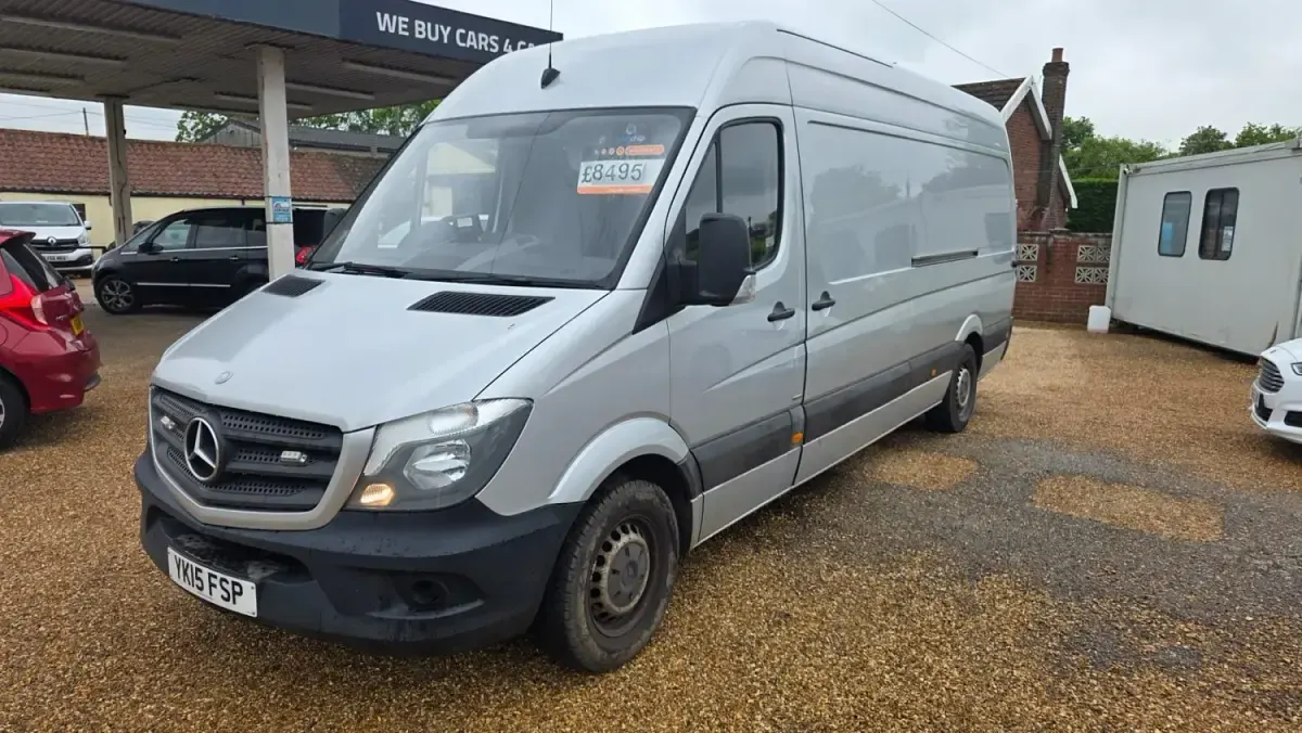 Käytetty Mercedes Sprinter 2015 Hopea Van