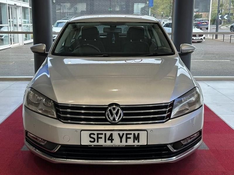 Begagnad VW Passat Highline 140 HK (102 kW) 2014 Silver Sedan