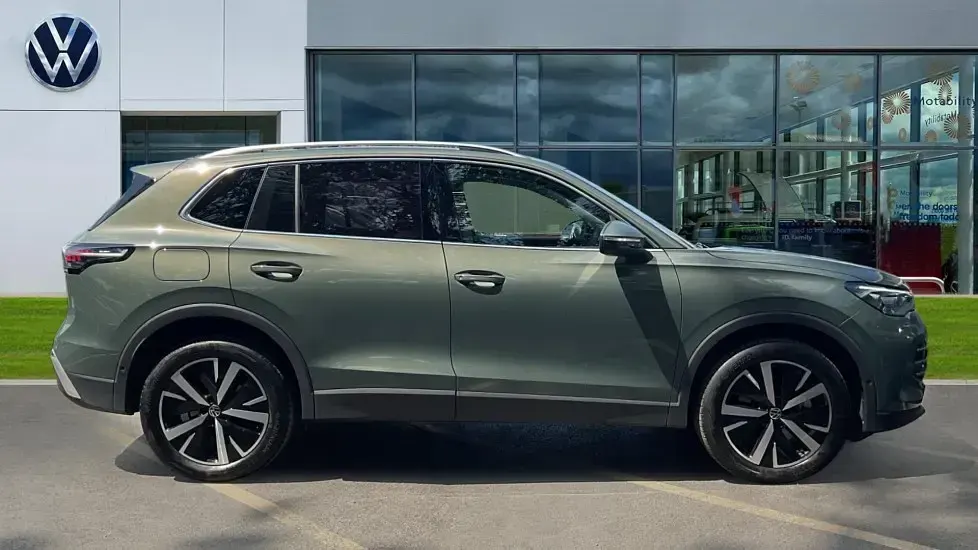 Used VW Tiguan Elegance 204 HP (150 kW) 2025 Cipressino green metallic SUV