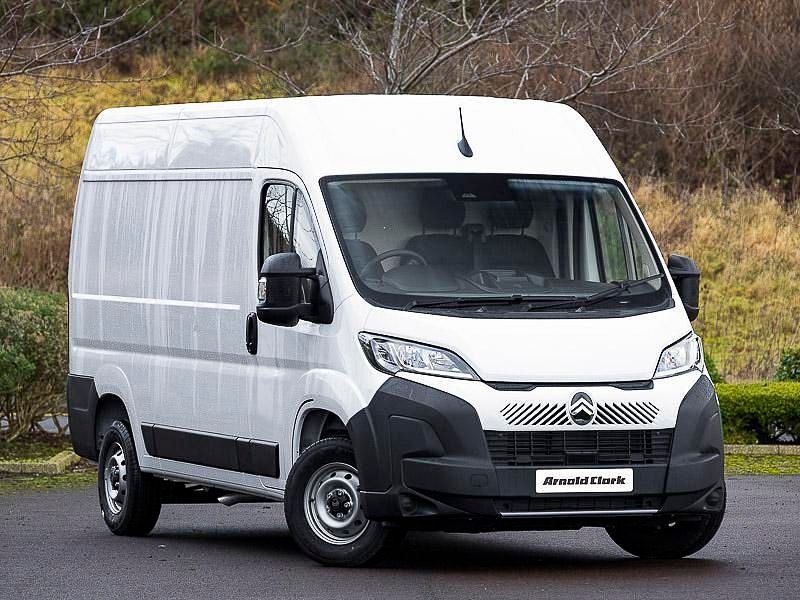 White New 2025 Citroën Relay Van | £23,498 (Fair price) - Image 1/4